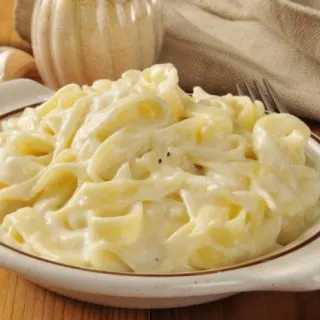 simple and easy Alfredo sauce from scratch