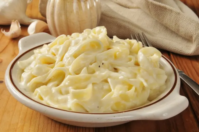 simple and easy Alfredo sauce from scratch