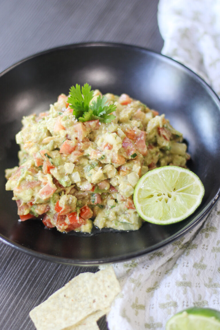Easy Homemade Guacamole (Fresh, Flavorful & Ready in Minutes!)