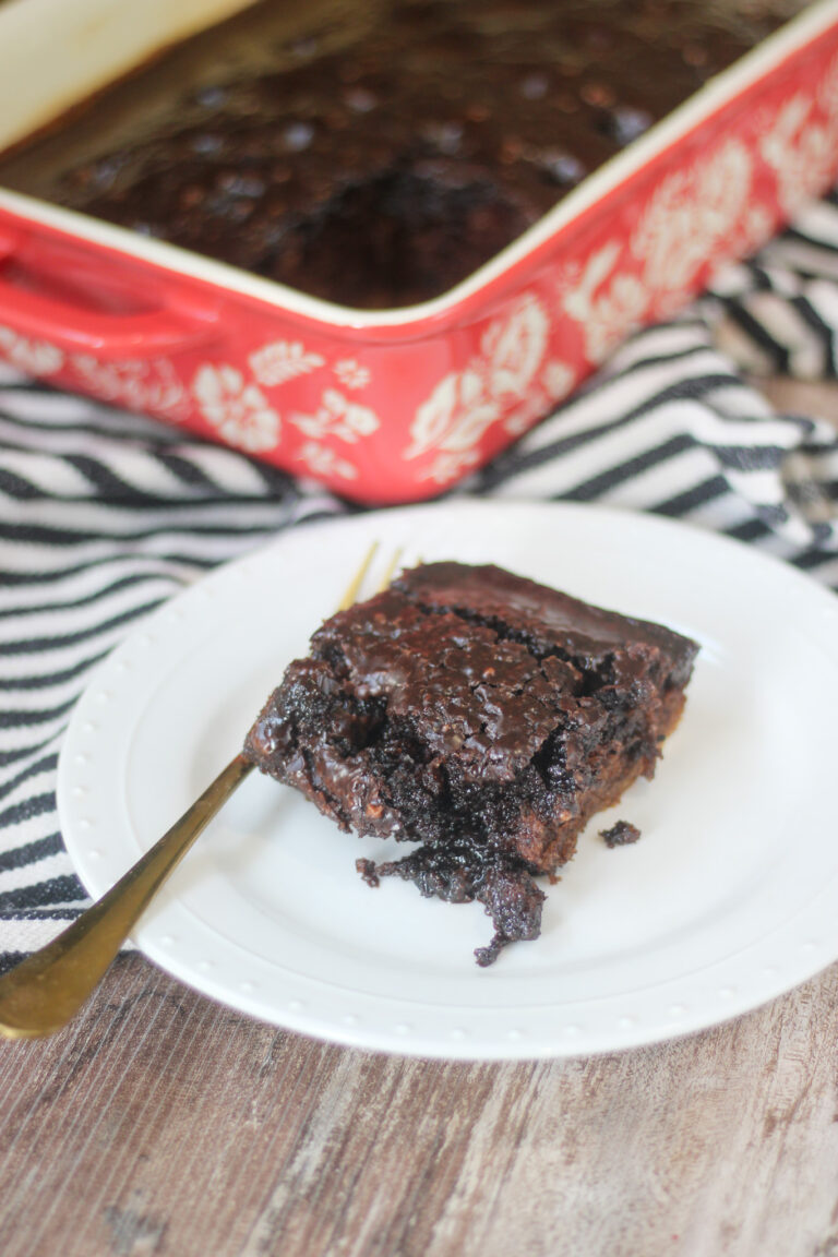 Paula Deen’s Chocolate Cake – A Rich and Classic Southern Favorite