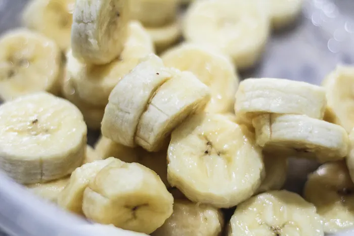 sliced bananas sprinkled with lemon juice