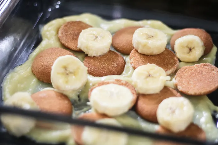 beginning of layers for old fashioned banana pudding