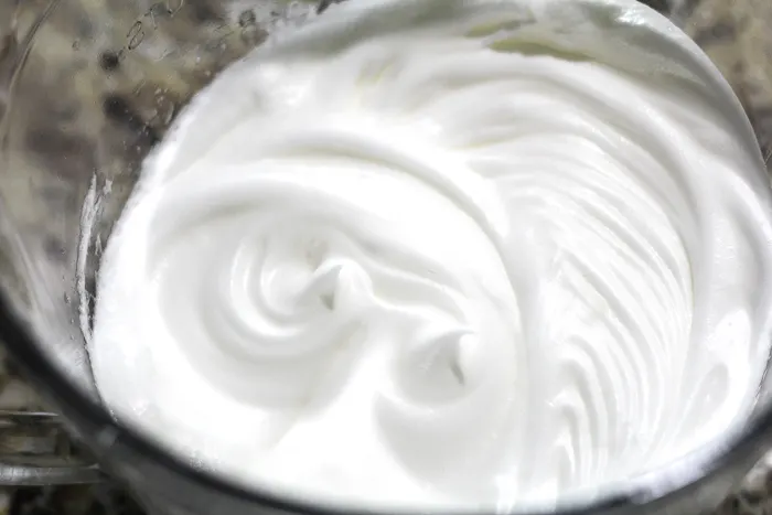 glossy white meringue for old fashioned banana pudding