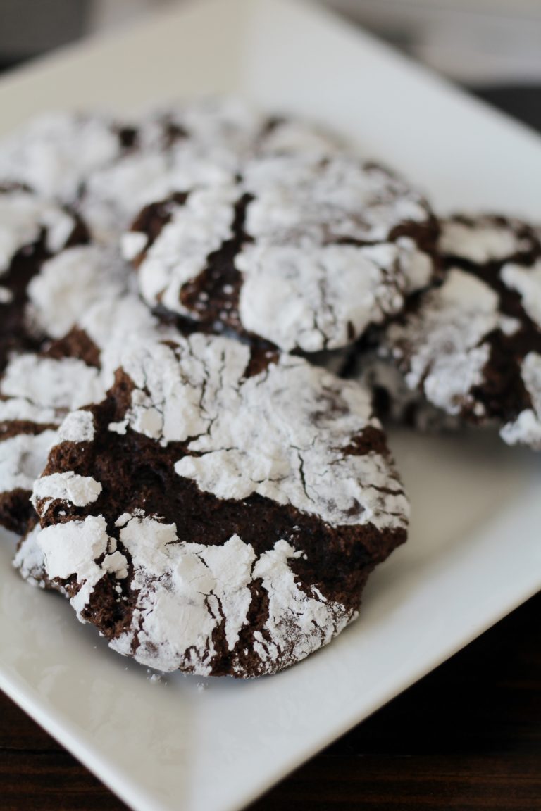 Easy Chocolate Crinkle Cookies