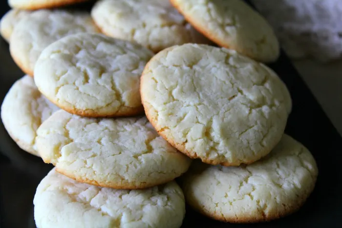 easy-sugar-cookies-featured