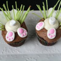 Bunny Butt Cupcakes {Perfect for an Easter Party at School}