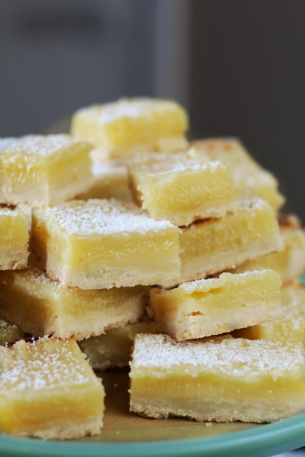 sliced lemon bars