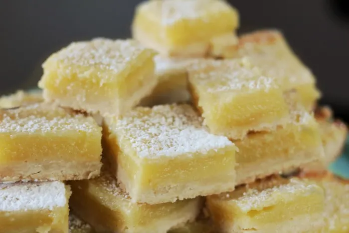 https://jenaroundtheworld.com/wp-content/uploads/2018/02/Lemon-Bars-4.jpg.webp