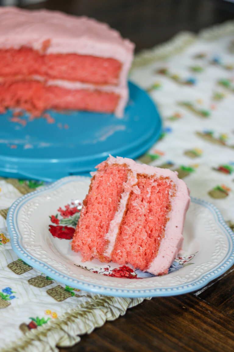 Easy Strawberry ButterCream Cake