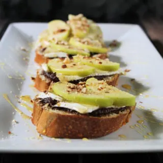 Brie Apple Honey Crostini 1