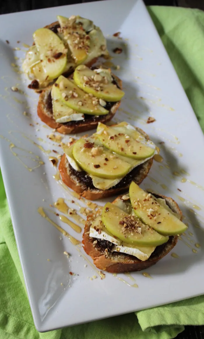 Brie Apple Honey Crostini 2