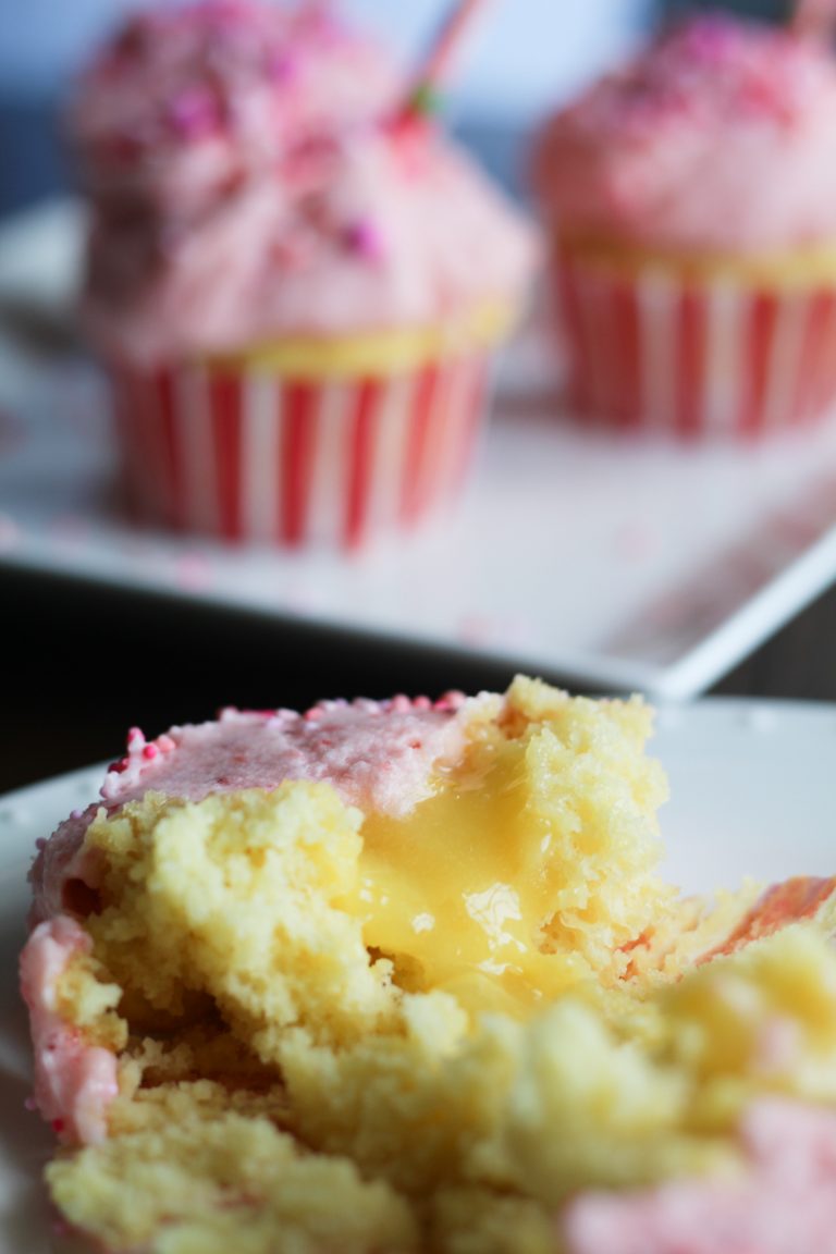 Strawberry Lemonade Cupcakes (with Lemon Curd Filling)