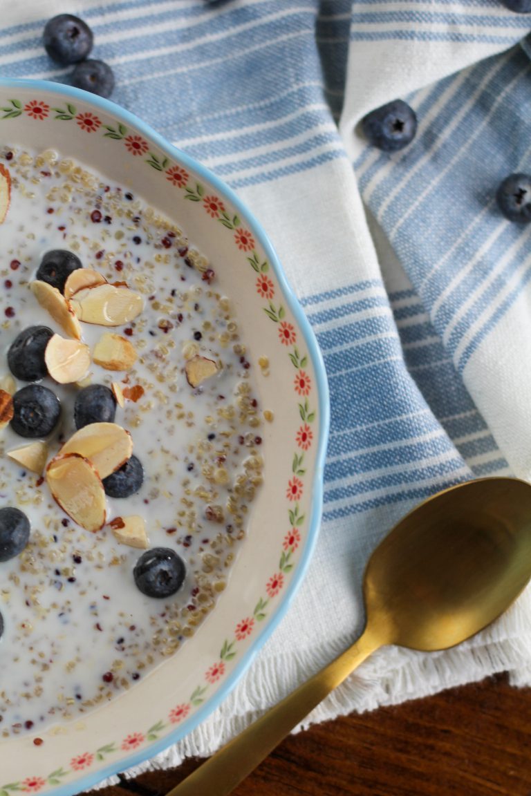 Blueberry Quinoa Breakfast Bowls