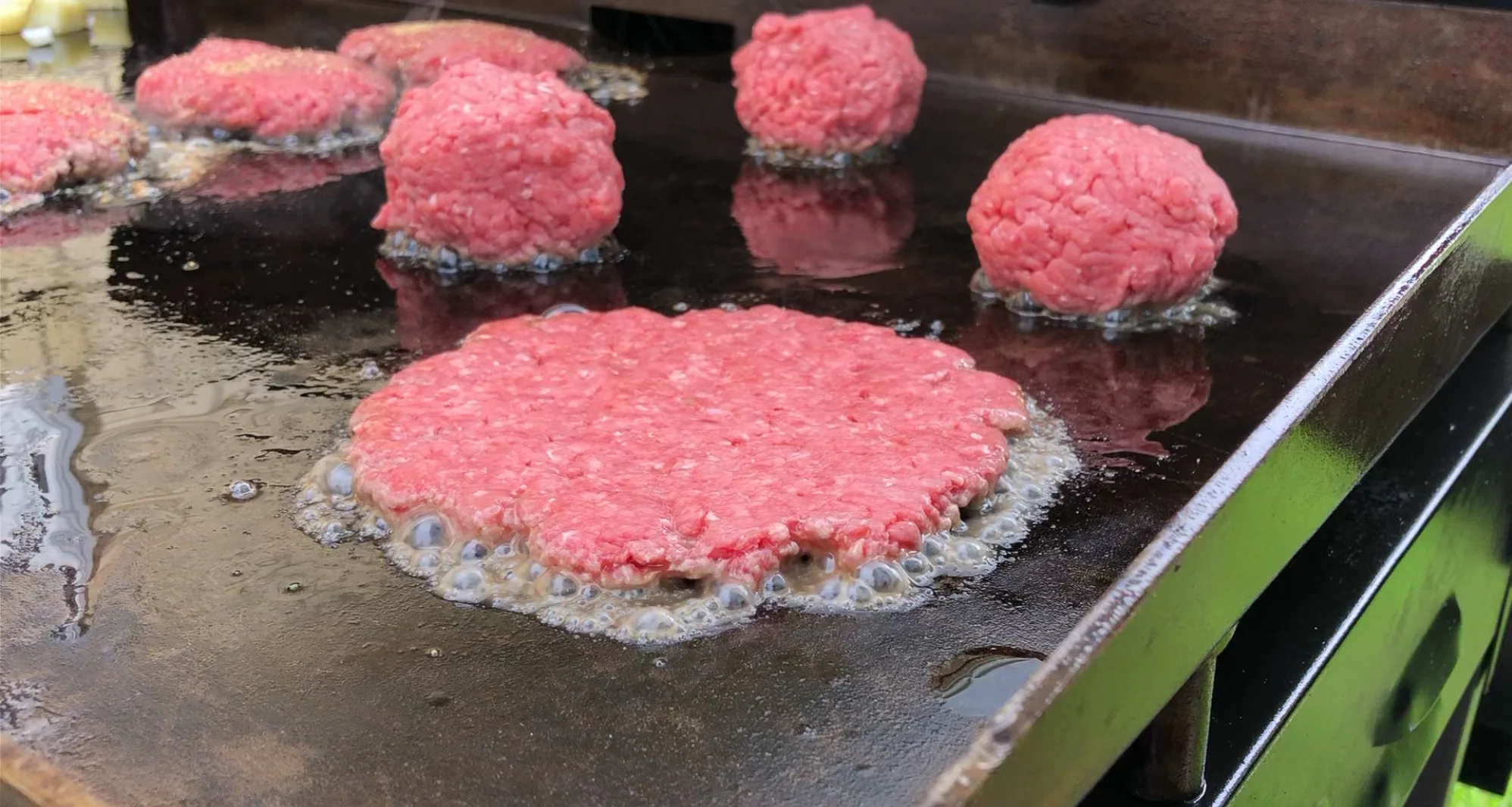 Basic smash burgers with weber gourmet burger seasoning and brioche buns :  r/blackstonegriddle