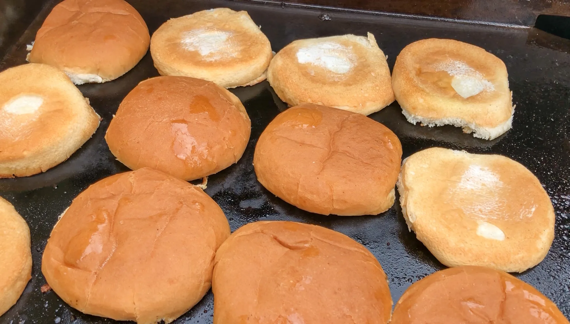 Basic smash burgers with weber gourmet burger seasoning and brioche buns :  r/blackstonegriddle