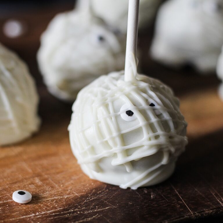 Mummy Cake Pops