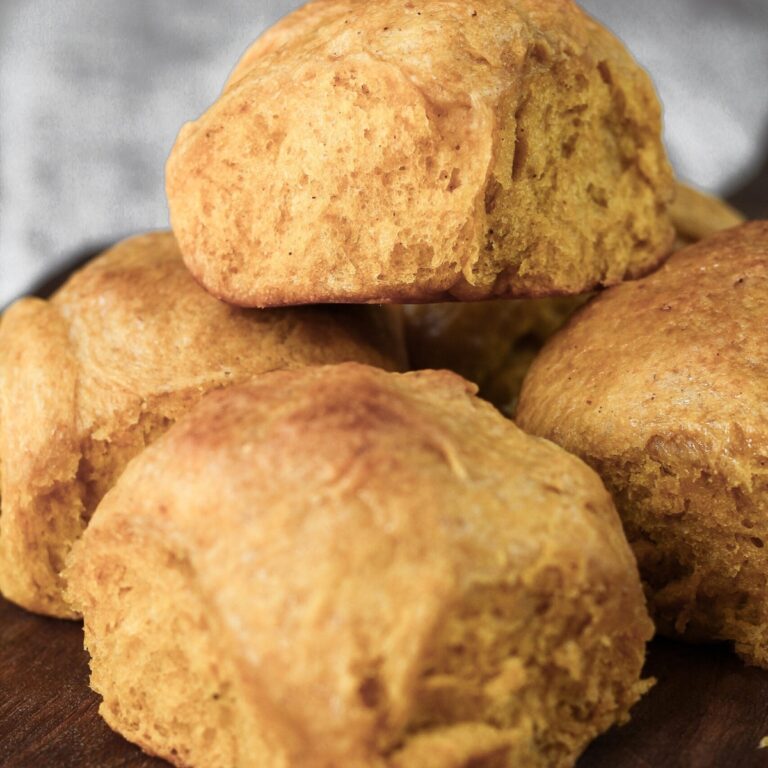 The Best Pumpkin Yeast Rolls