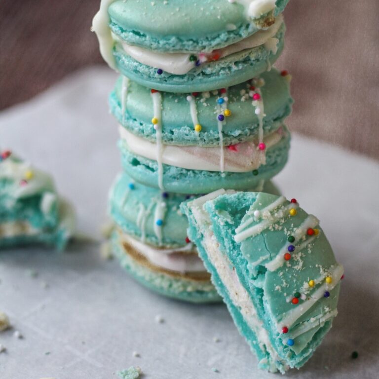 Dunkaroo Macarons