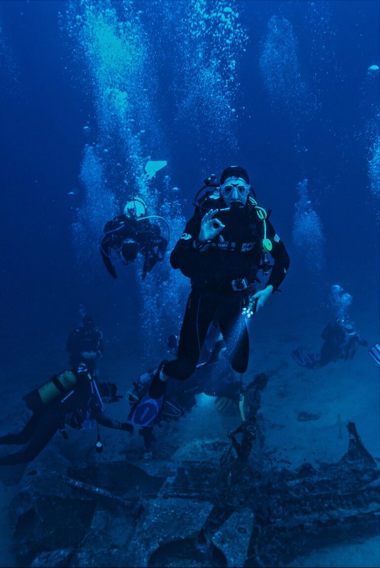 The Heart of the Caribbean: A Week of Walls and Wrecks with the Roatan Aggressor