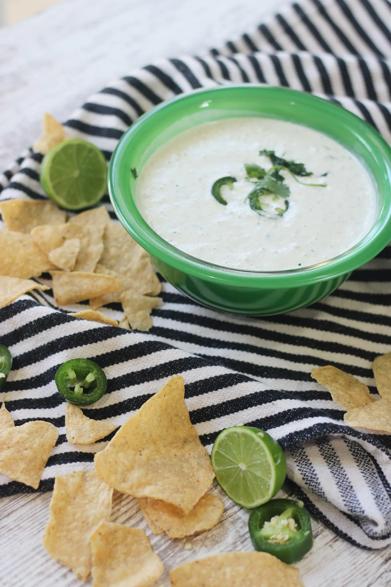 Copycat Chuy&rsquo;s Creamy Jalape&ntilde;o Dip 