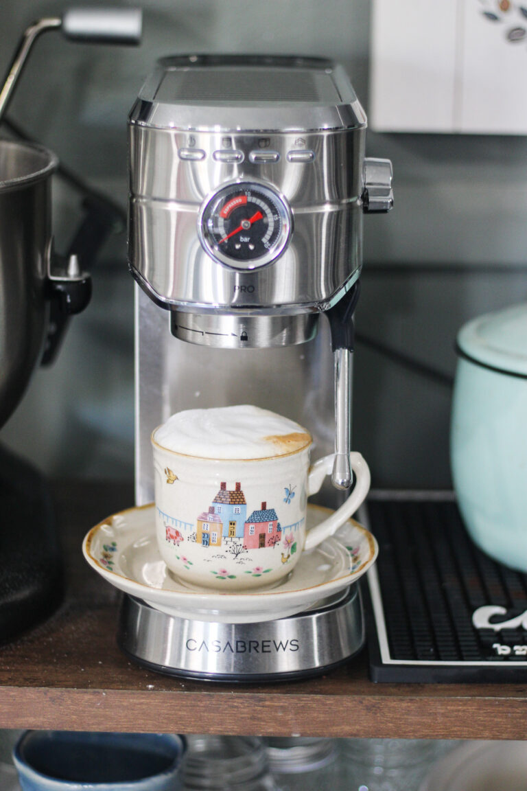 How to Make the Perfect Café au Lait Using the Casabrews 5418 Pro Espresso Machine 
