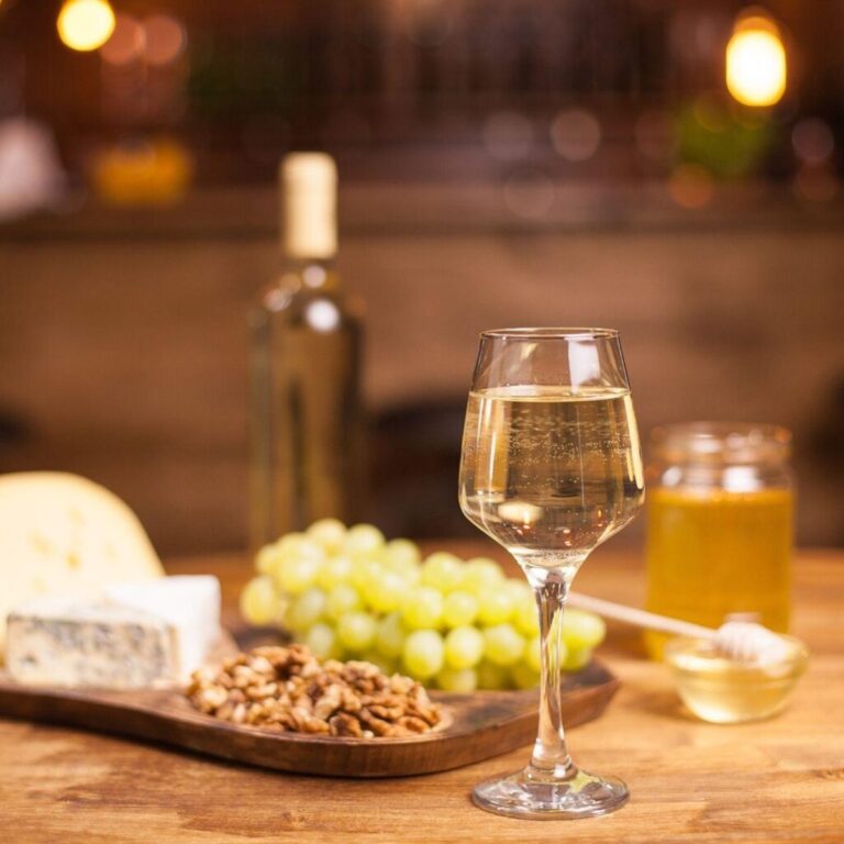 10 Refreshing White Wines & Top Destinations for Summer Tastings